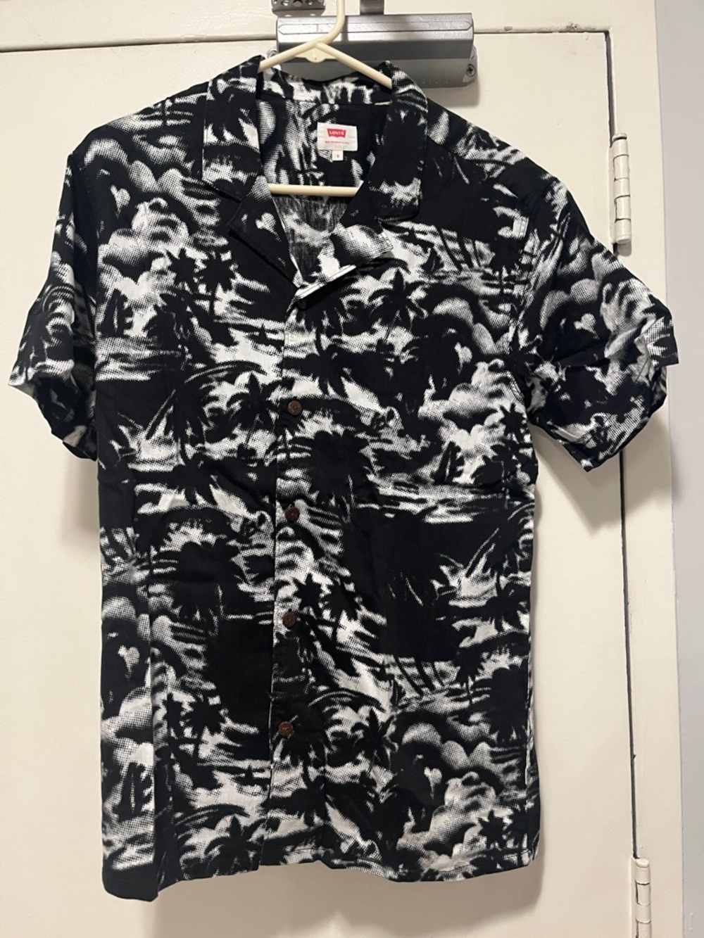 Retro Levi’s Black & White Tropical Print Short-Sleeve Shirt